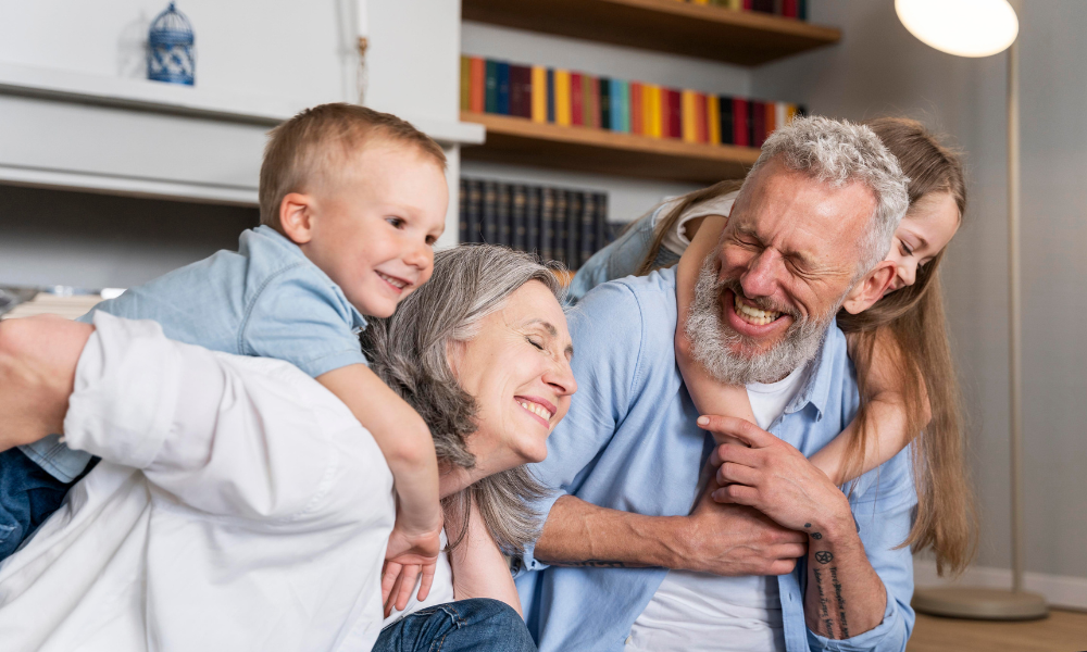 Couples âgé avec leurs petits-enfants